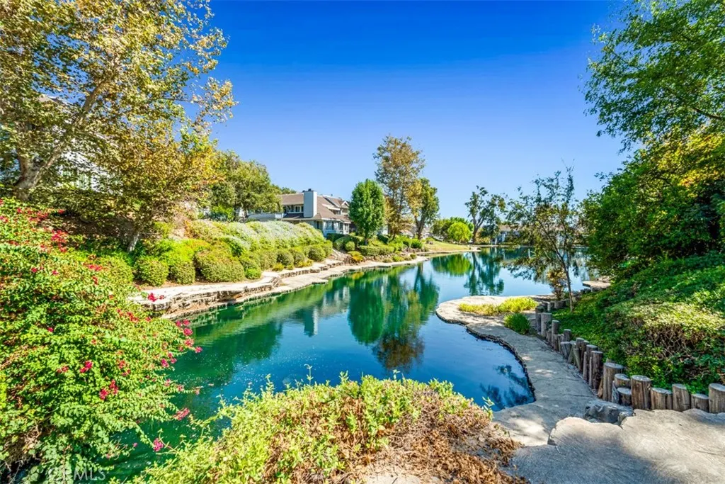 1005 Lakeview