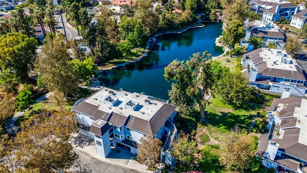 1005 Lakeview