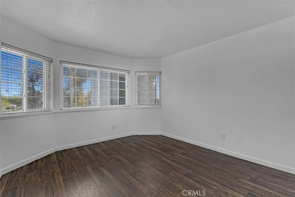 1005 Lakeview