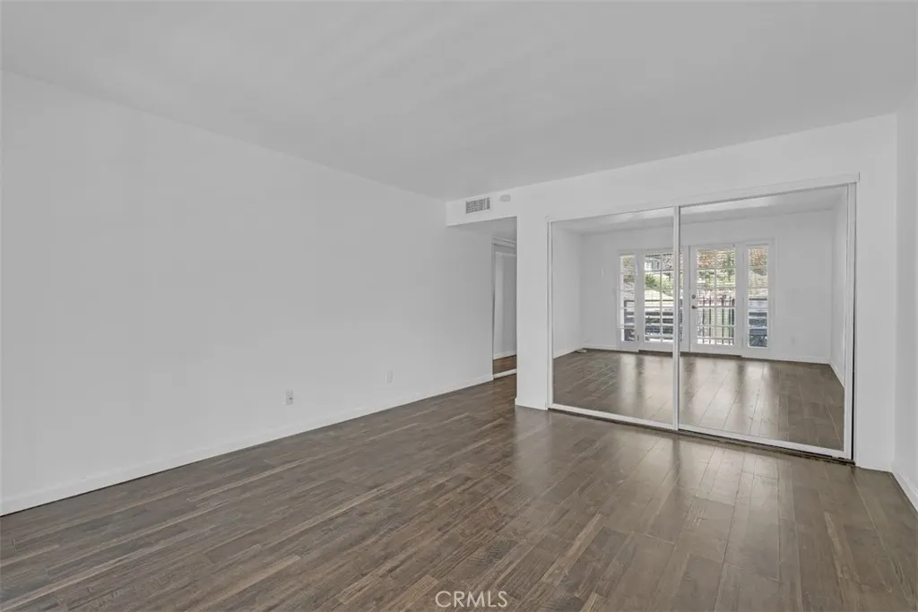 1005 Lakeview