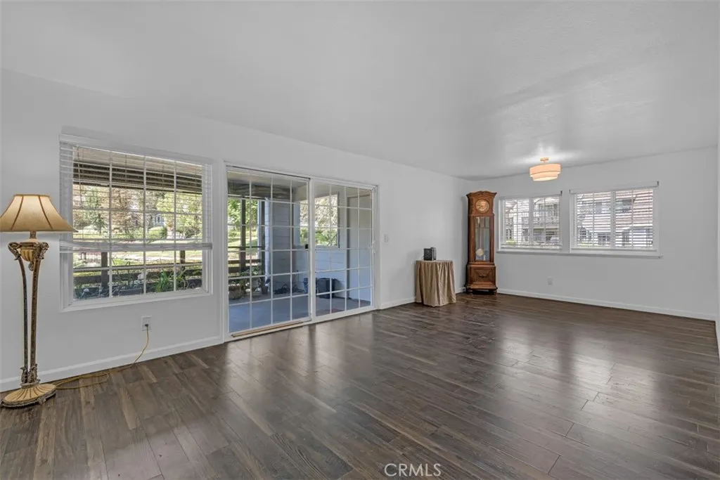 1005 Lakeview