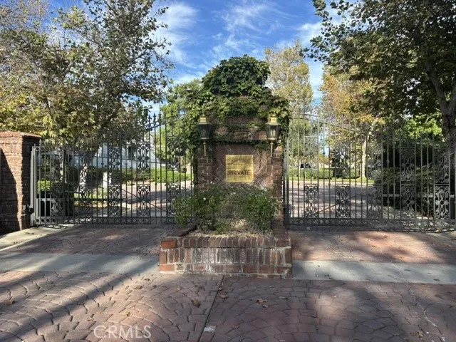 1005 Lakeview