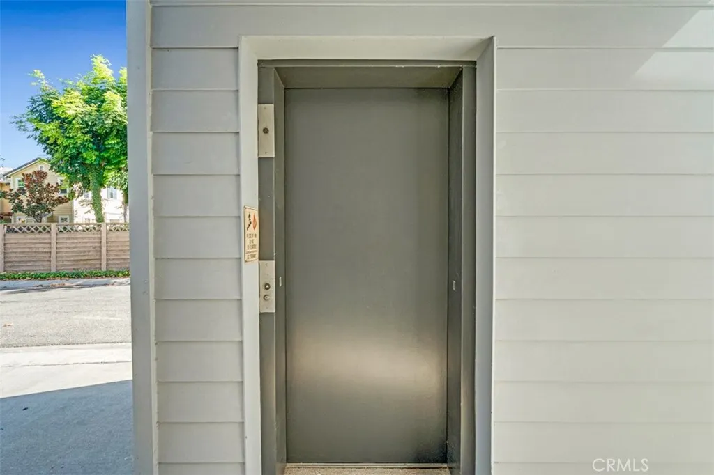 1005 Lakeview