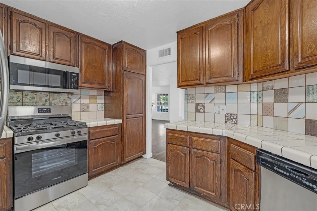 1005 Lakeview