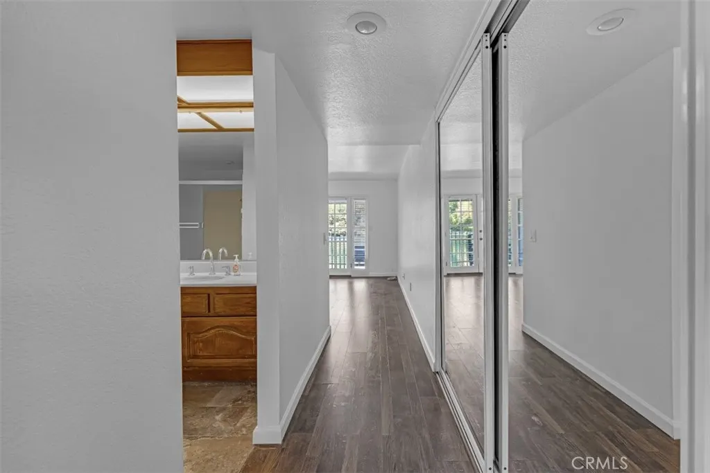 1005 Lakeview