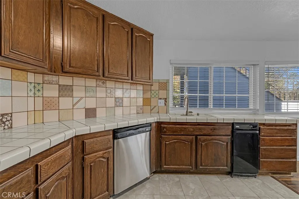 1005 Lakeview