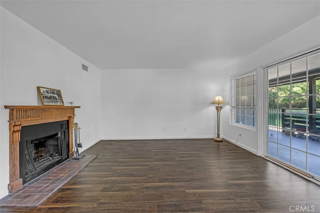 1005 Lakeview