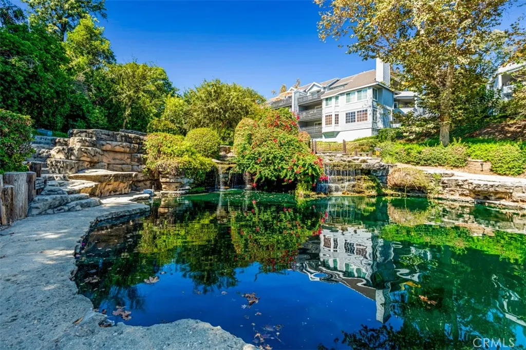 1005 Lakeview