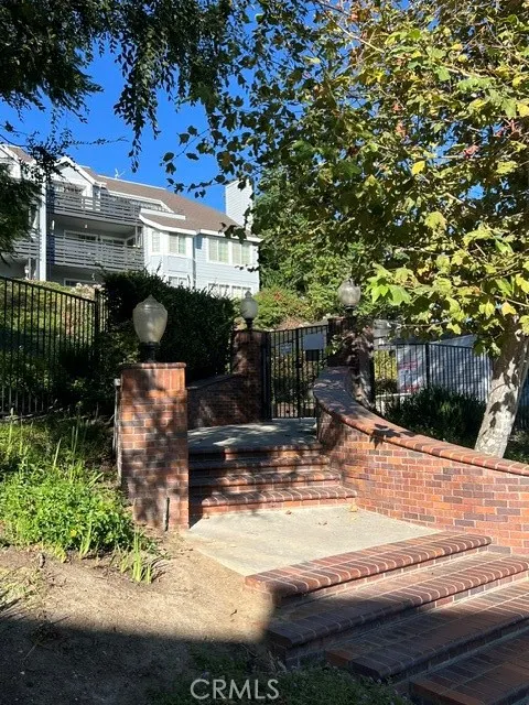 1005 Lakeview