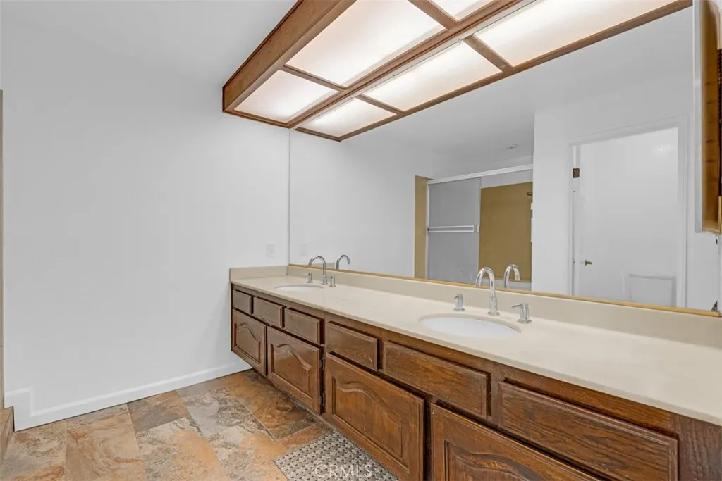 1005 Lakeview