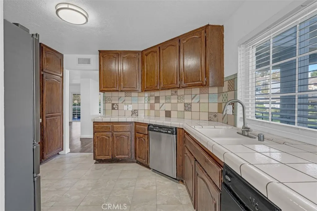 1005 Lakeview
