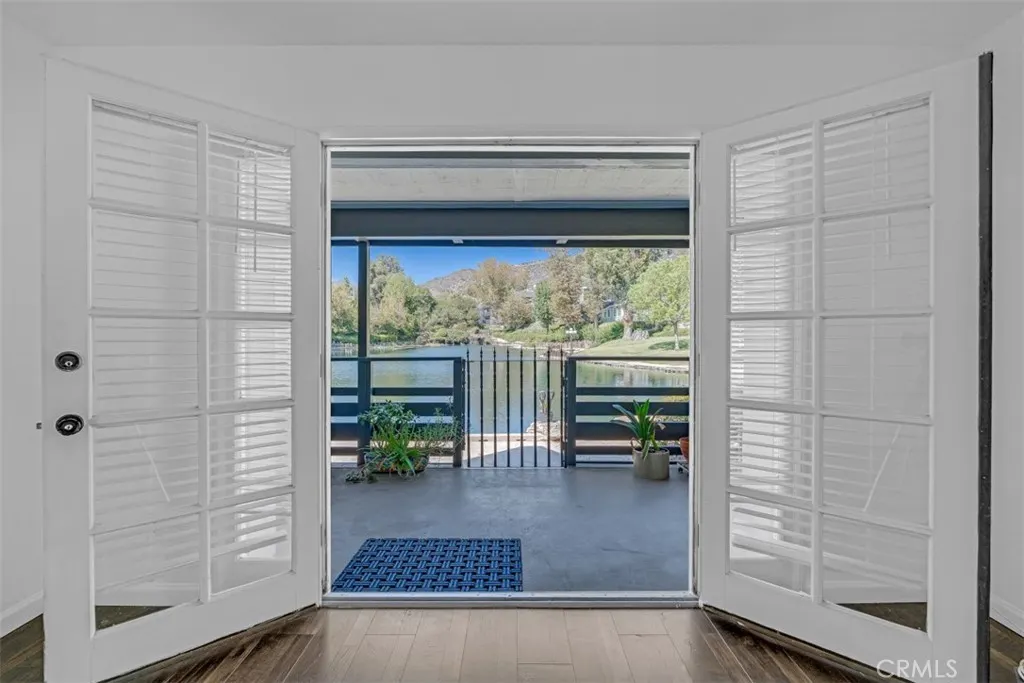 1005 Lakeview