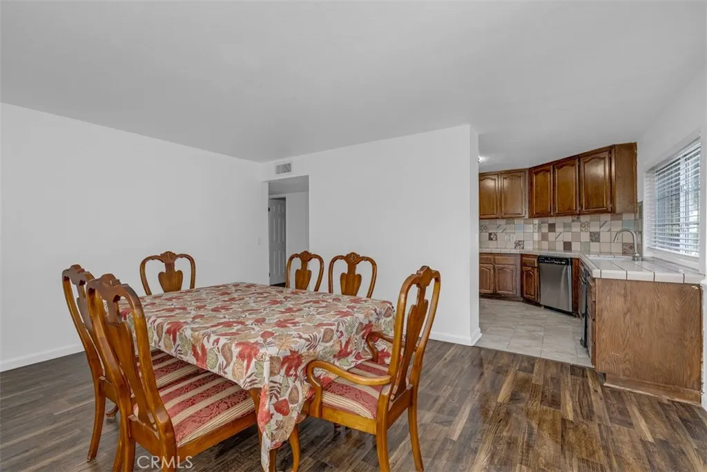 1005 Lakeview