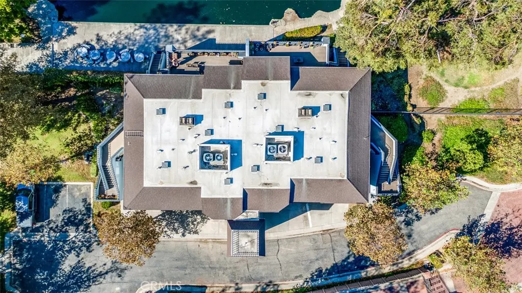 1005 Lakeview