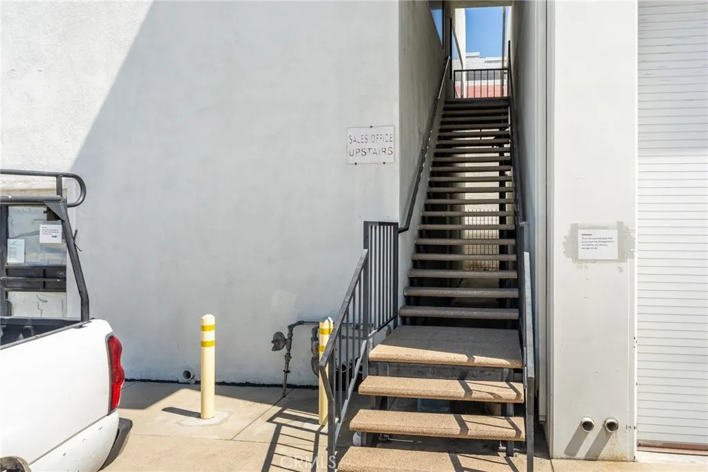129 S 8th