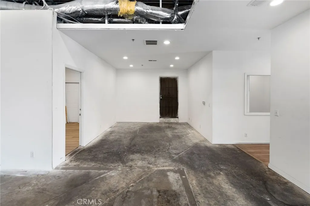 129 S 8th
