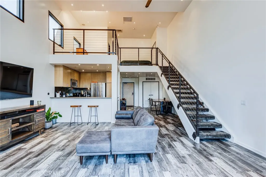 101 W Mission #327