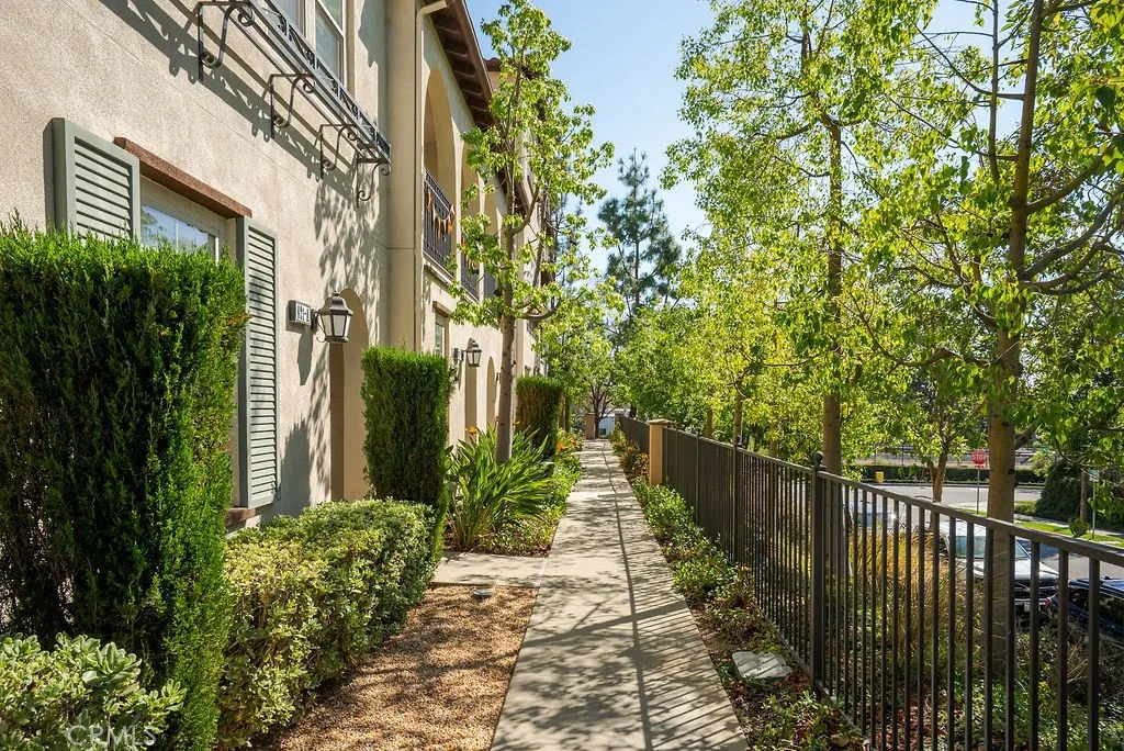 821 E Cassia #E