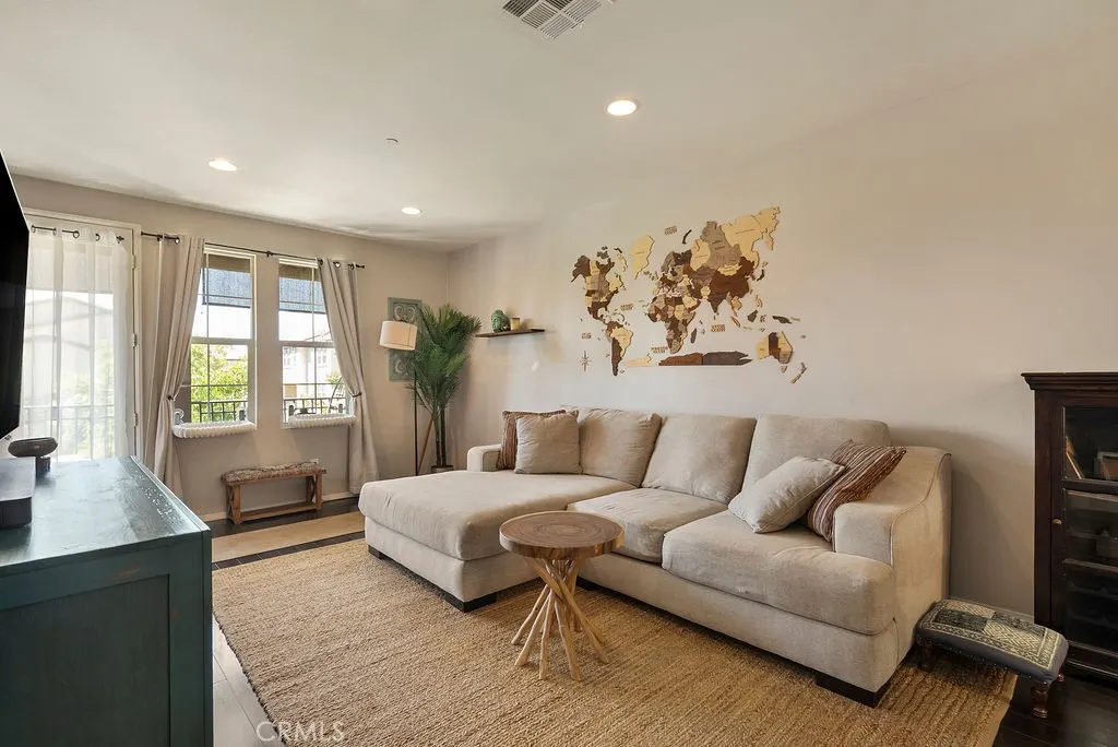 821 E Cassia #E