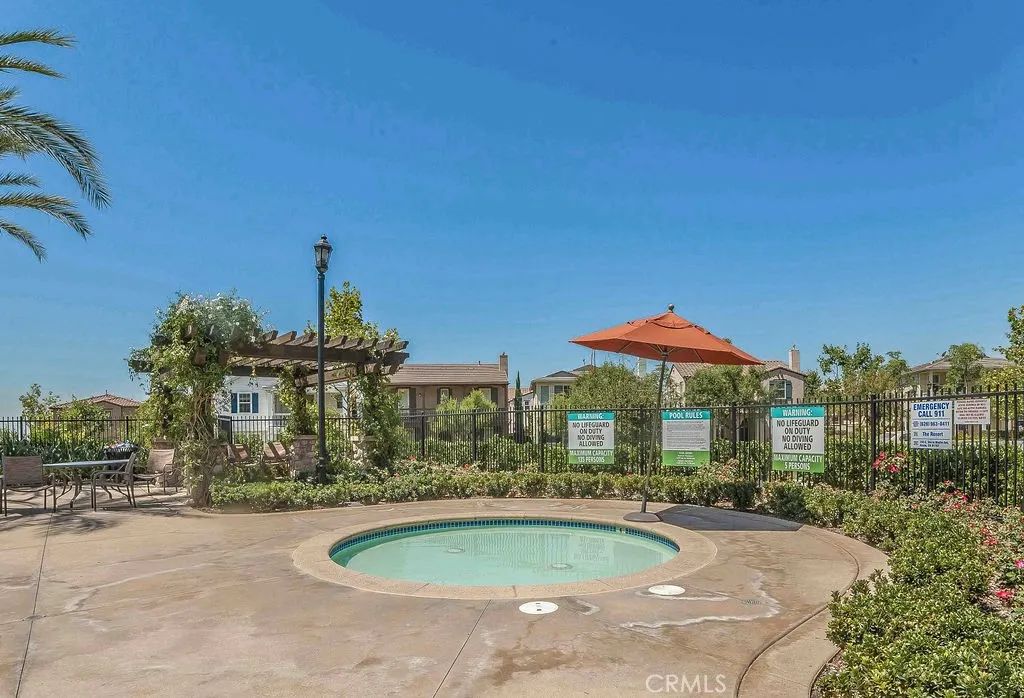 821 E Cassia #E