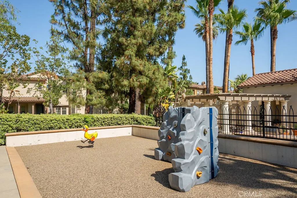 821 E Cassia #E