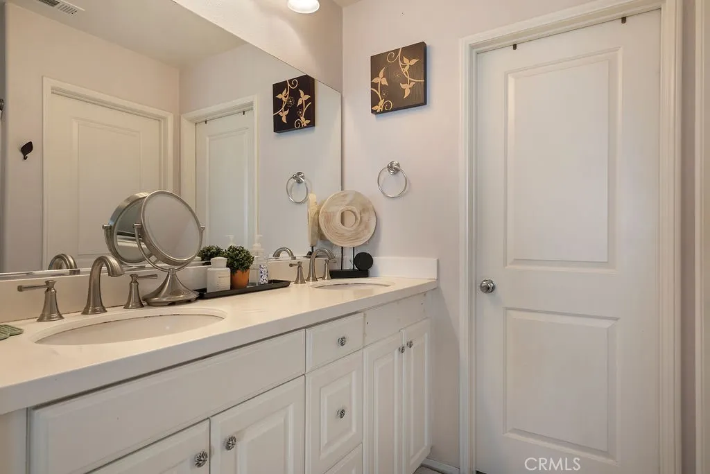 821 E Cassia #E