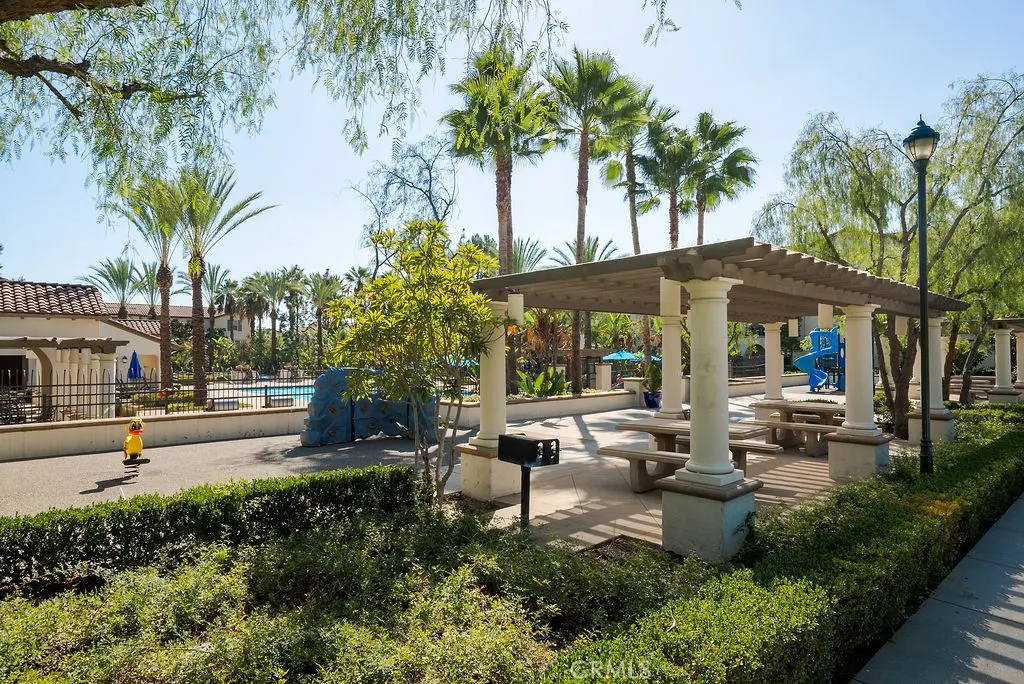 821 E Cassia #E