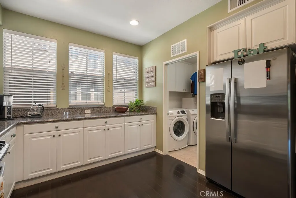 821 E Cassia #E
