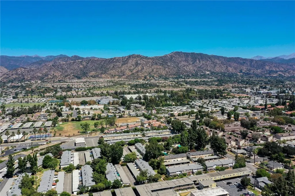 410 N Cerritos