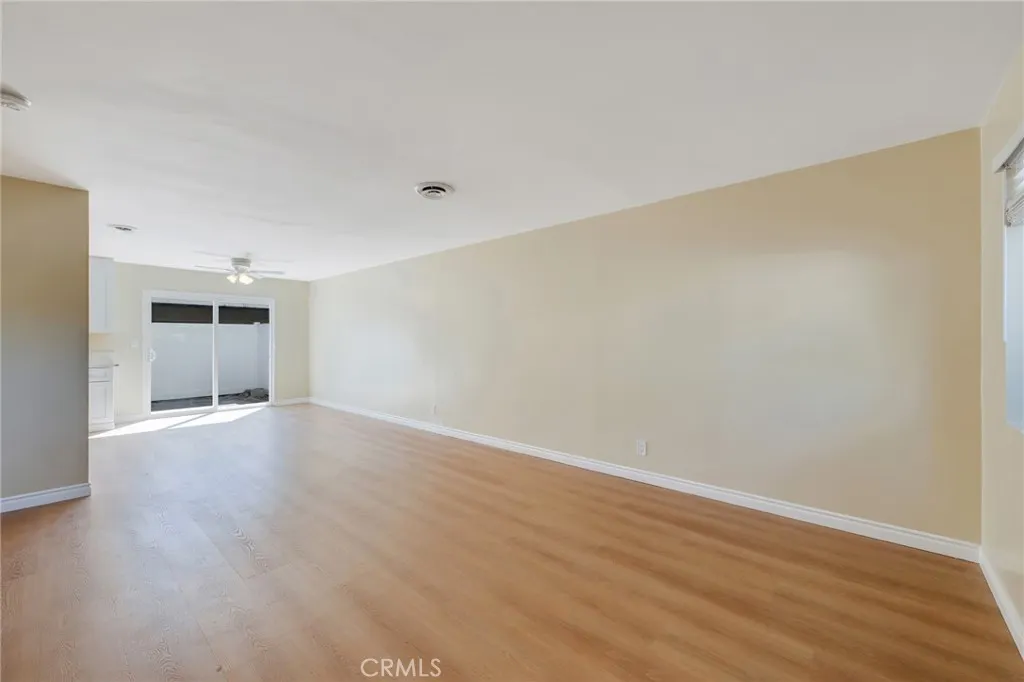 410 N Cerritos
