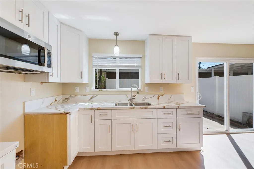 410 N Cerritos