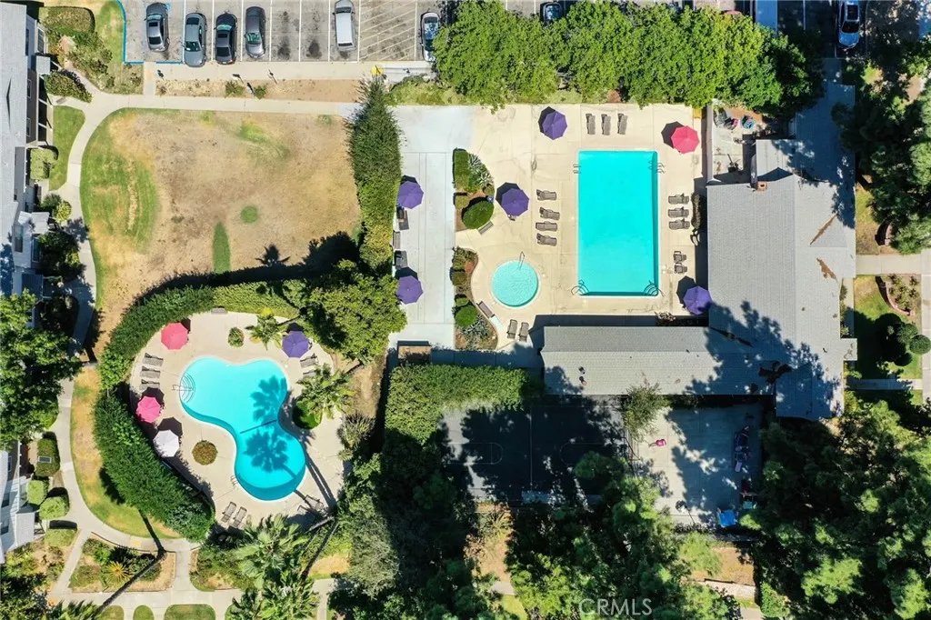 410 N Cerritos