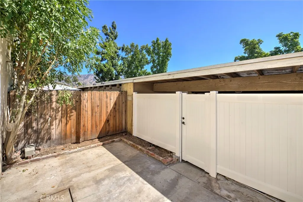 410 N Cerritos