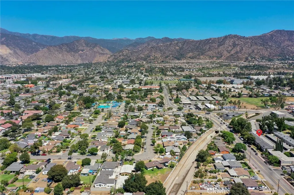 410 N Cerritos