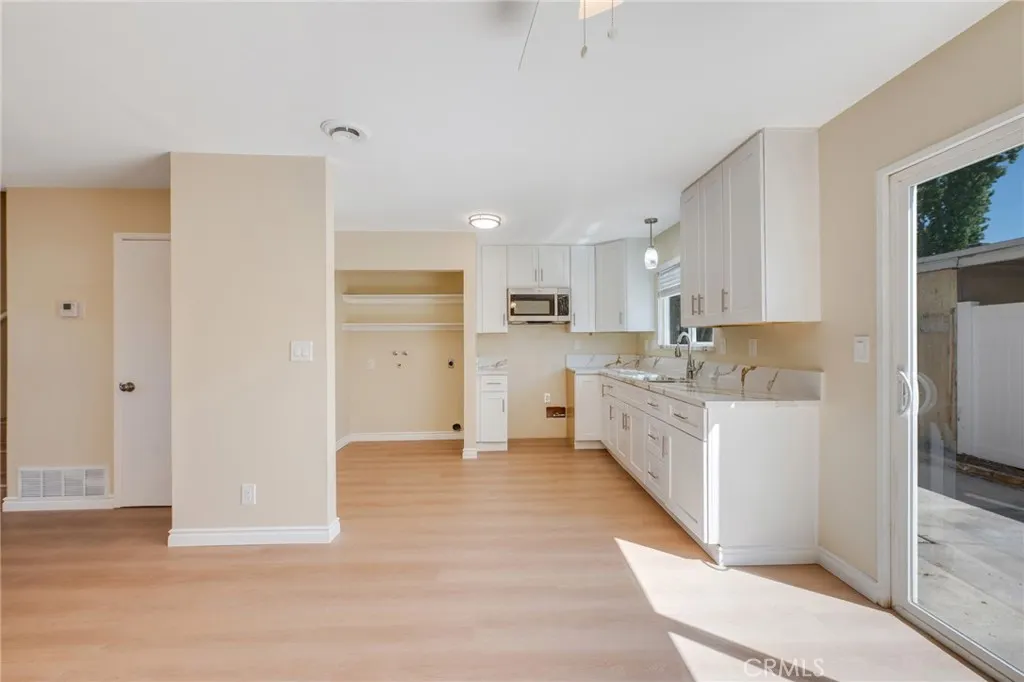 410 N Cerritos