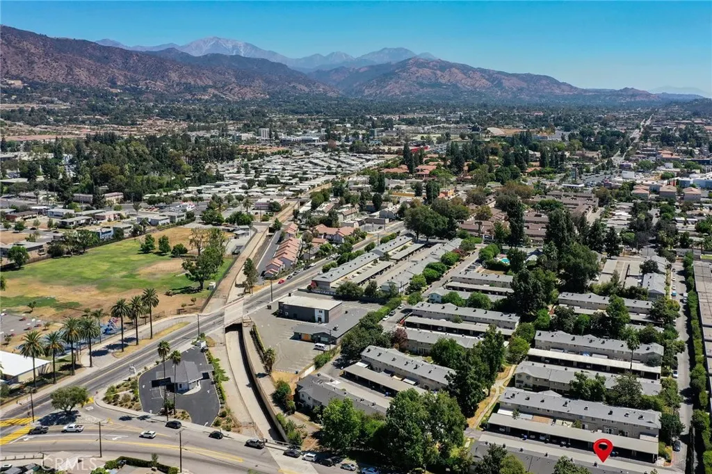 410 N Cerritos