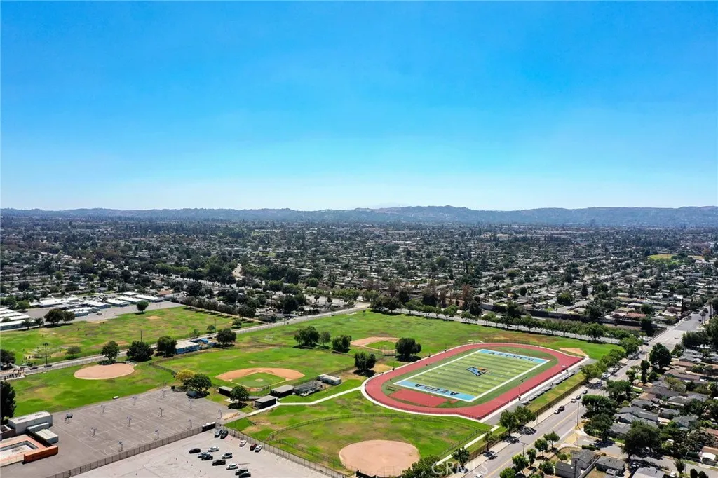 410 N Cerritos
