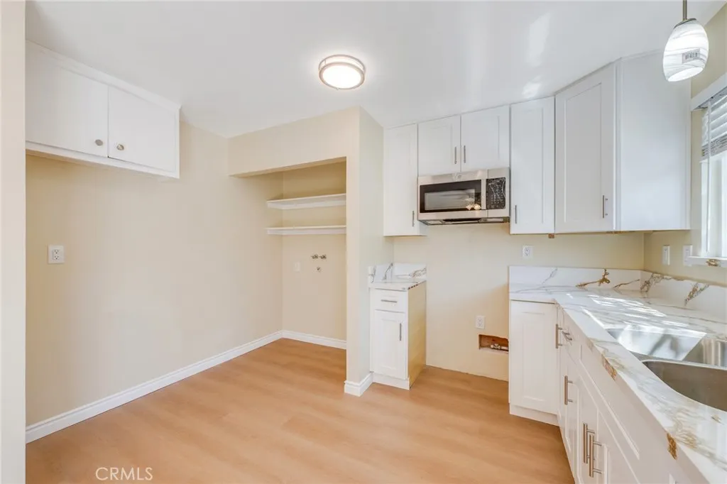 410 N Cerritos