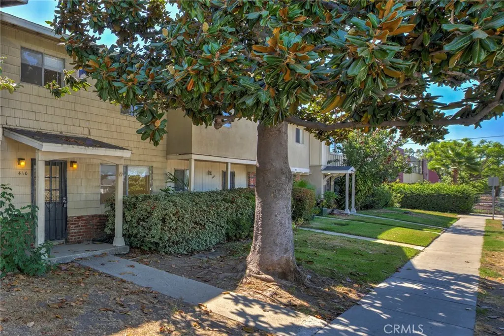 410 N Cerritos