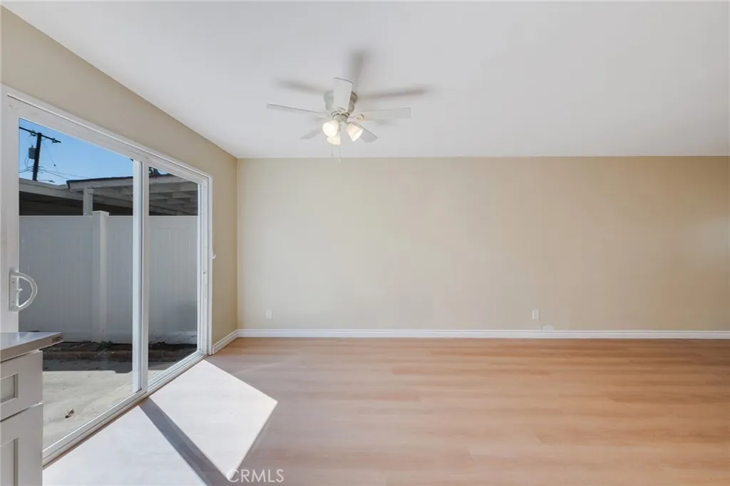 410 N Cerritos