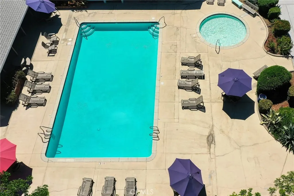 410 N Cerritos