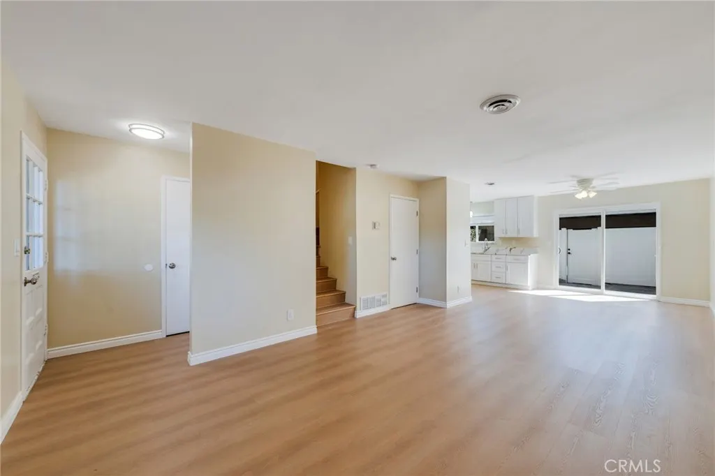 410 N Cerritos