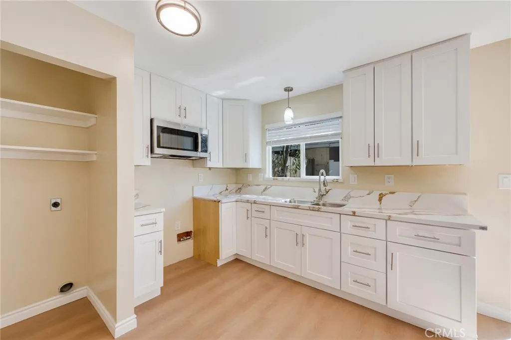 410 N Cerritos