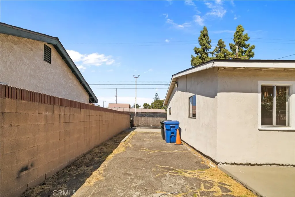 157 N Alameda Avenue