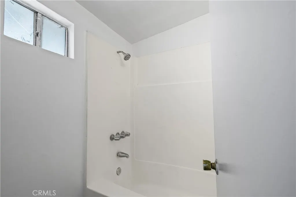 157 N Alameda Avenue