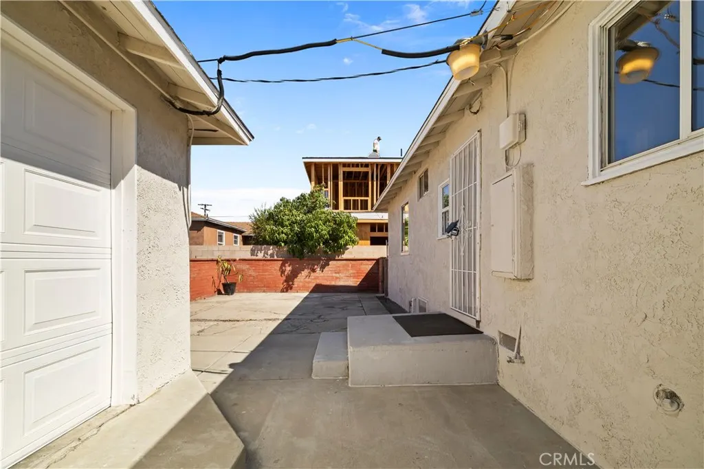 157 N Alameda Avenue
