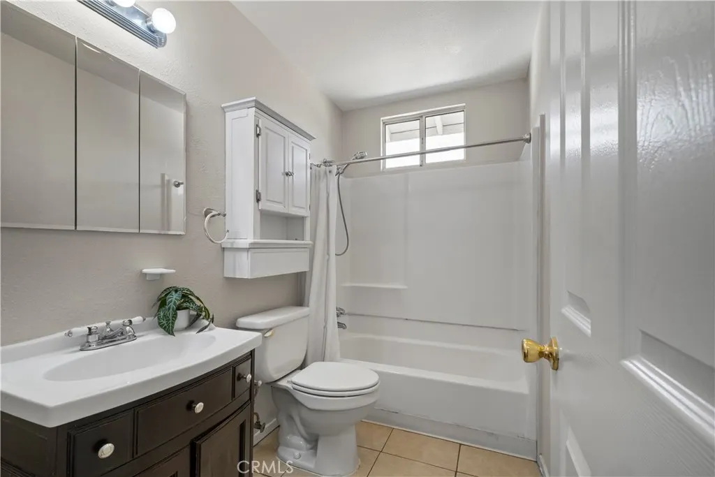 157 N Alameda Avenue