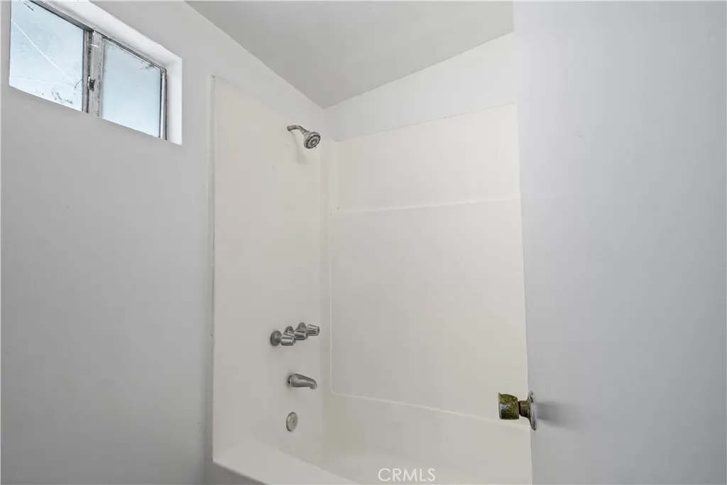 157 N Alameda Avenue