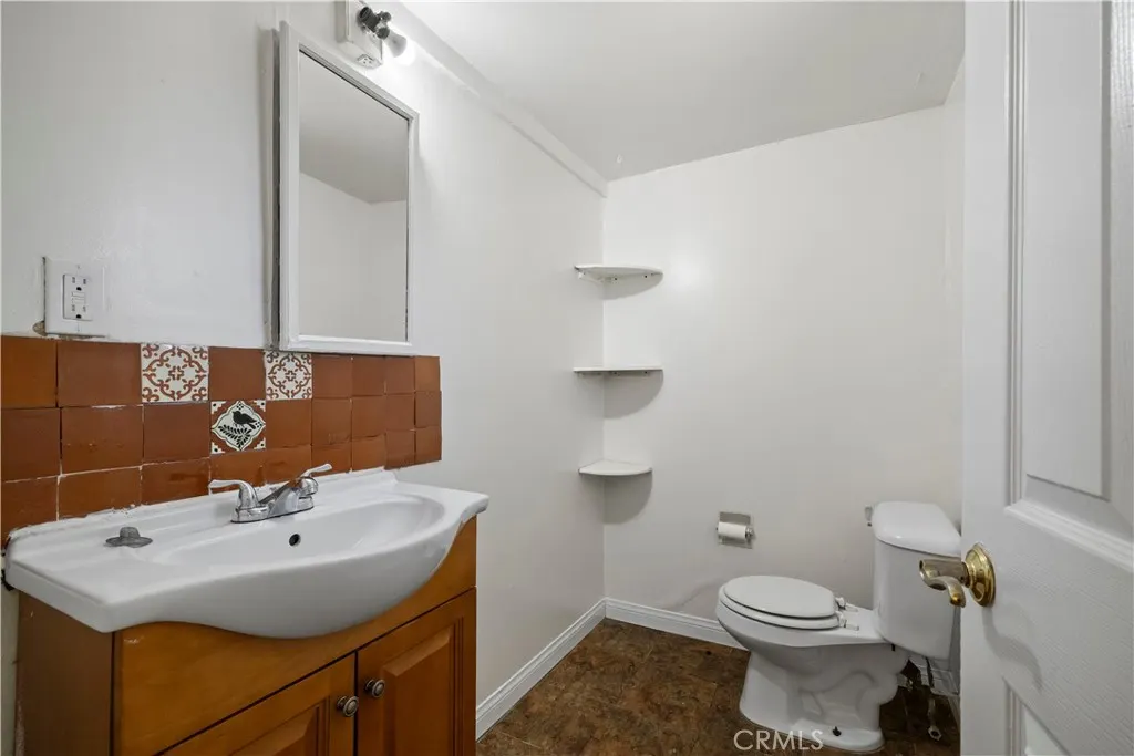 157 N Alameda Avenue