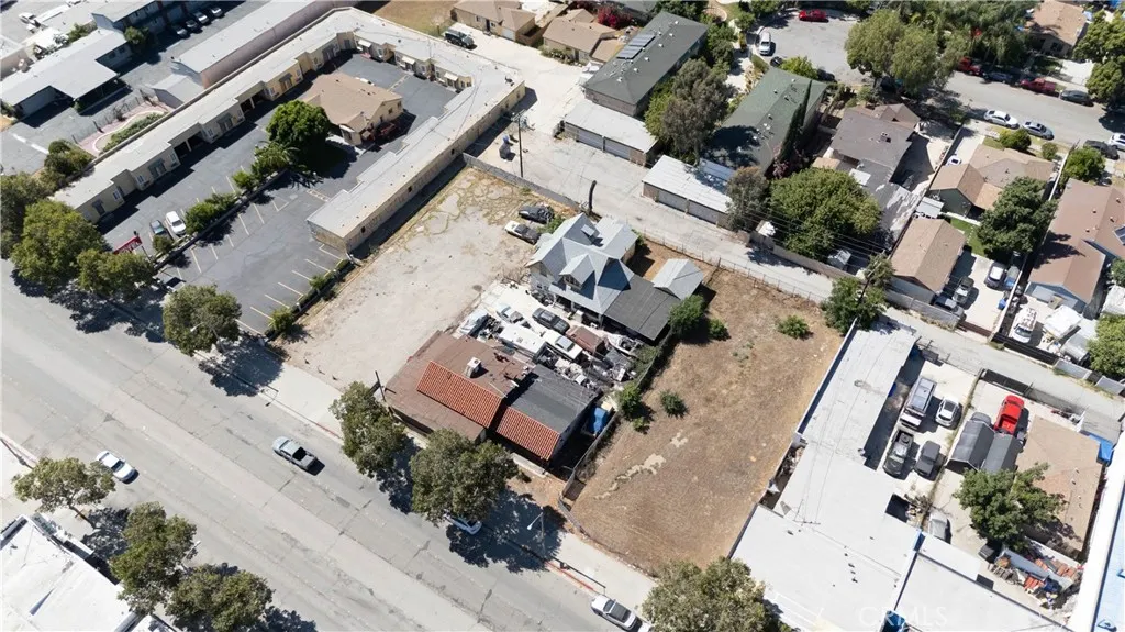 845 W Holt